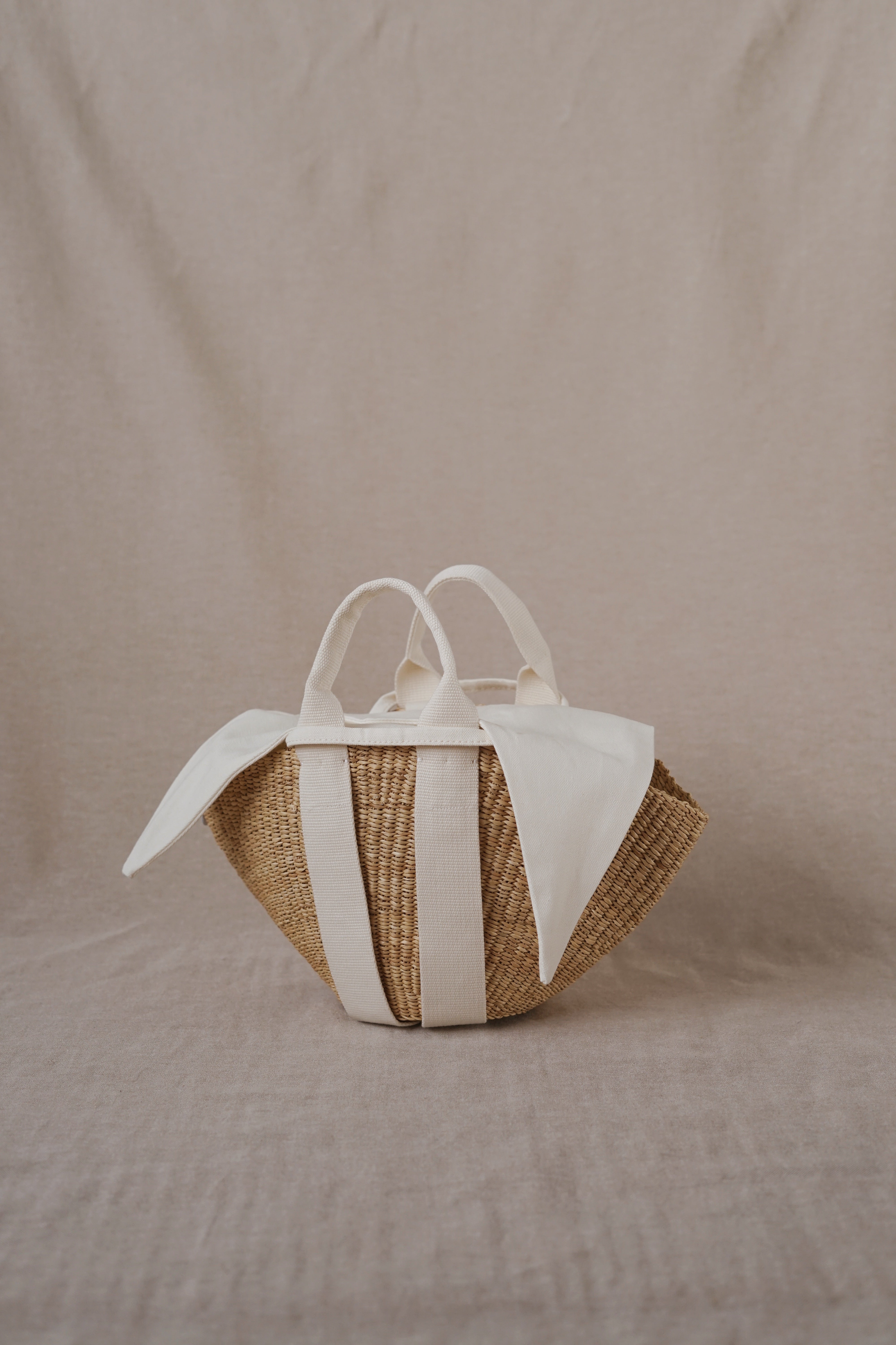 MUUN Sophie トートバッグ レザートリム 麦わら Muun Medium Straw Sophie Tote Bag | Harrods US
