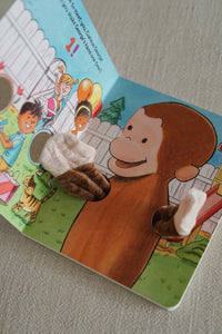 Count and Clap with Curious George: Finger Puppet Book