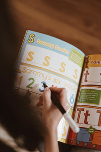 Letterland: Wipe-Clean Alphabet Book