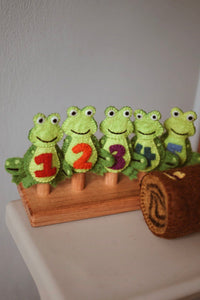 Five Little Speckled Frogs Finger Puppet Set with Log Bag